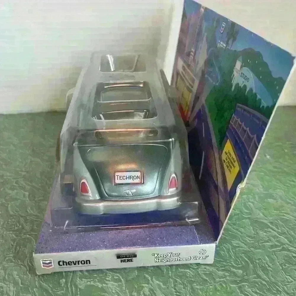 The Chevron Cars Leo Limo 25th Edition Vehicle 2000 Silver Chevron New in Box - Picture 4 of 4